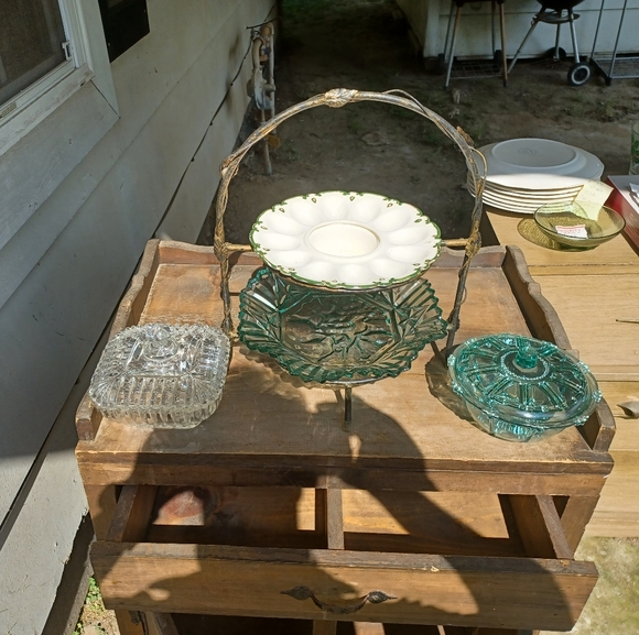 Antique serving bowls an 2 tier server. - Picture 3 of 4